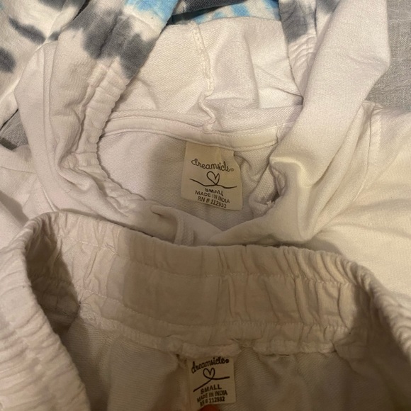 Cute and comfortable matching crop sweatshirt and shorts set - Picture 3 of 3